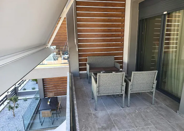 Thἕros Exceptional Residence
