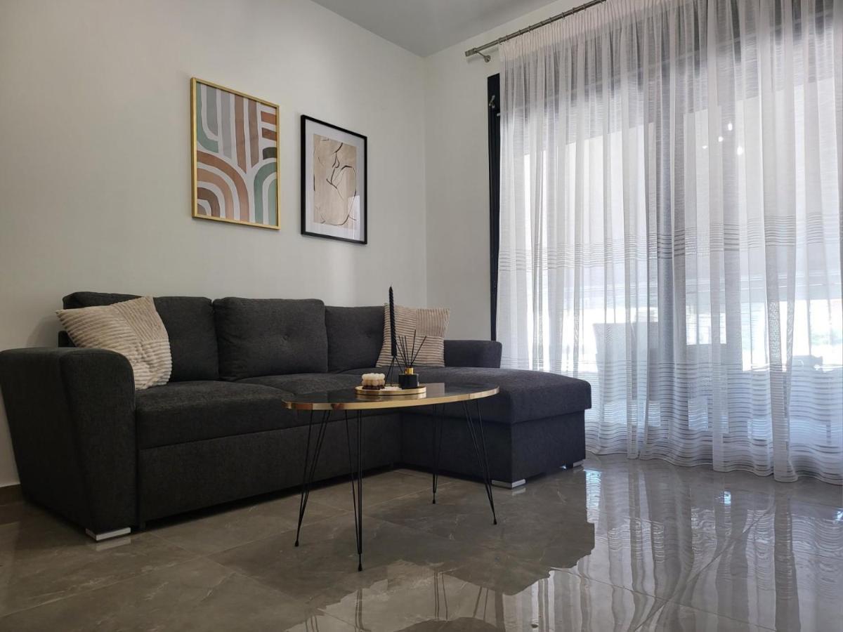 Thἕros Exceptional Nea Peramos (Macedonia)