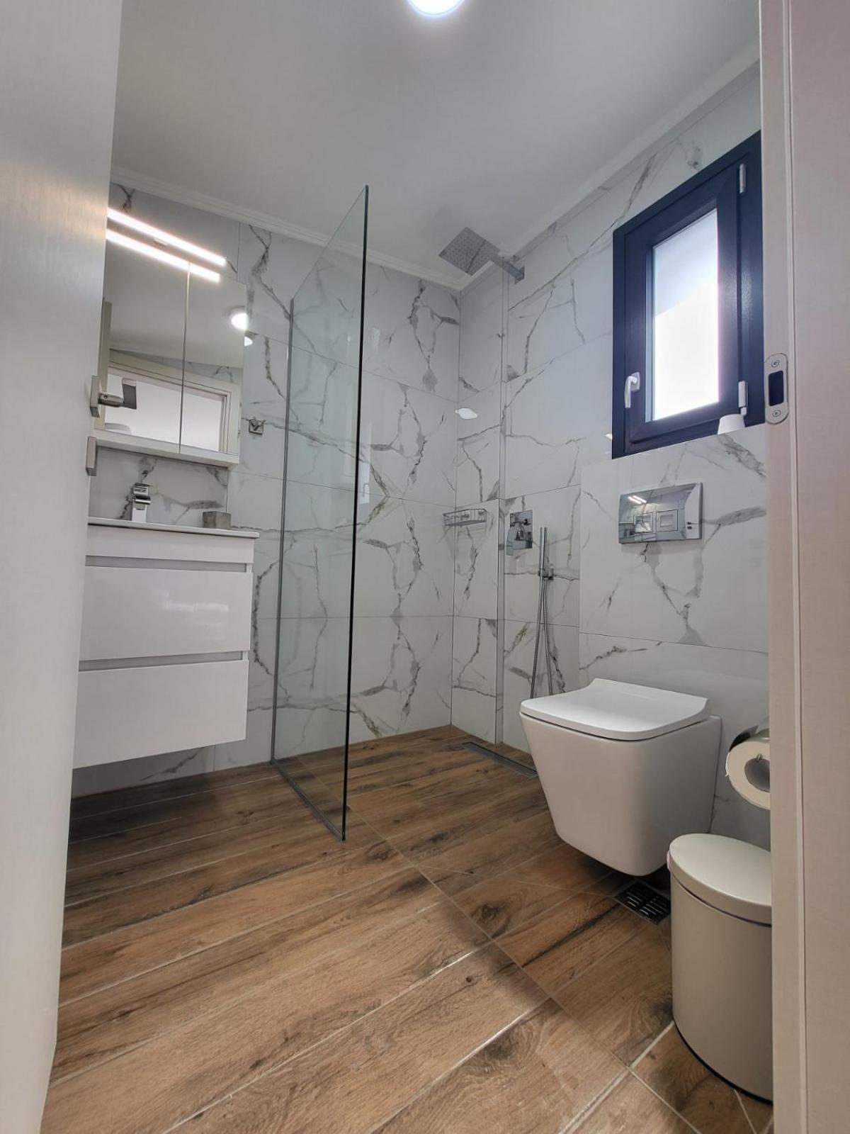 Thἕros Exceptional Apartment